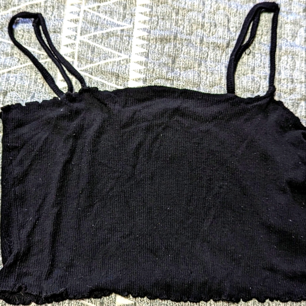 🎉 Free with purchase - Garage brand, xs ladies black crop tank, used